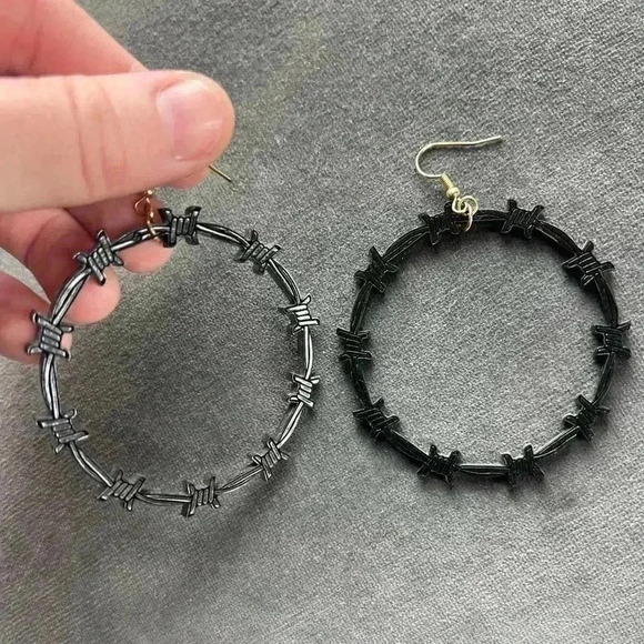 NEW Acrylic Barbed Wire Earrings Hoops black dangle - Picture 6 of 8